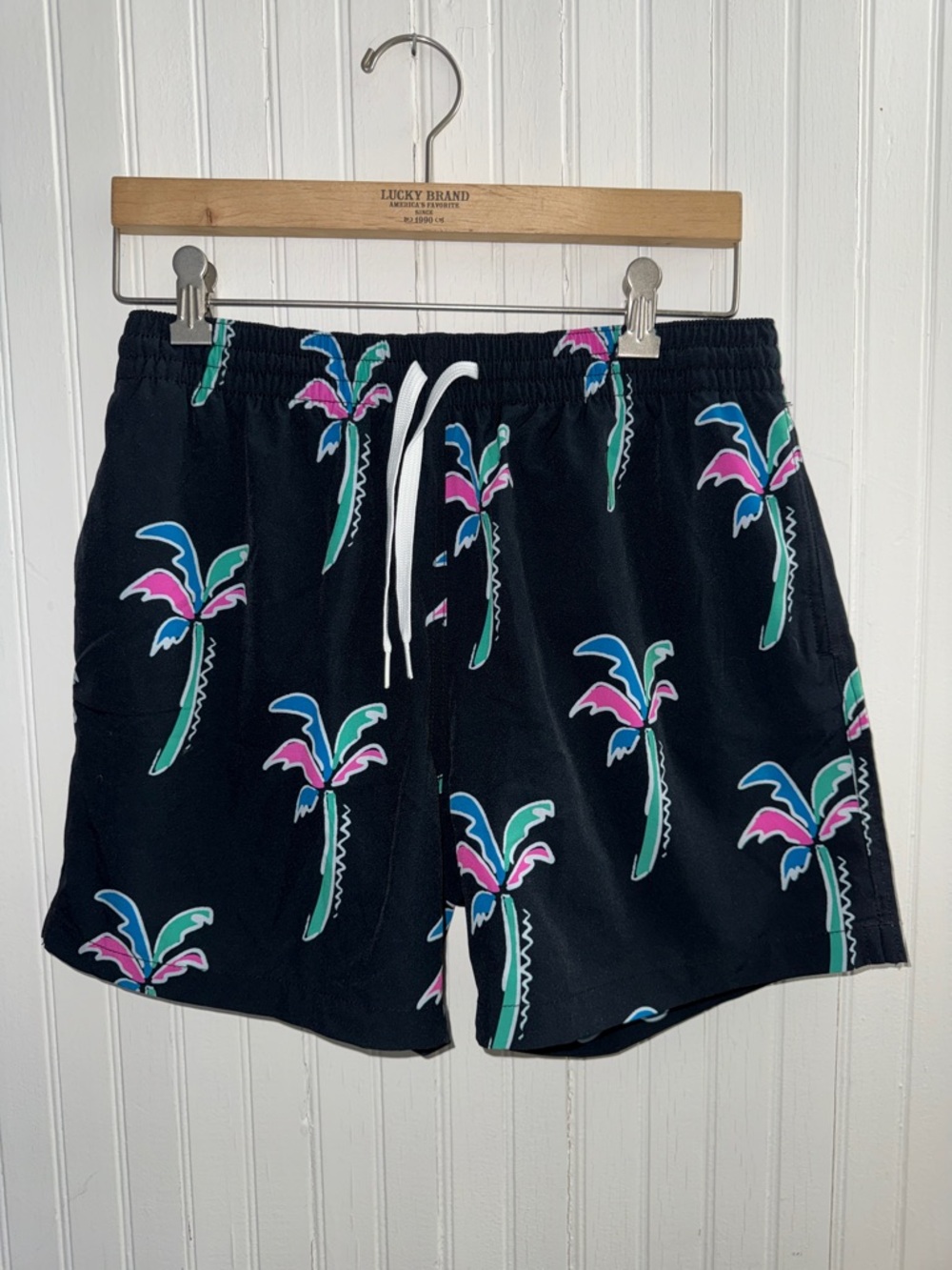 Chubbies Men's The‎ Havana Nights 5.5" Swim Trunks - Black Neon Palm - Medium